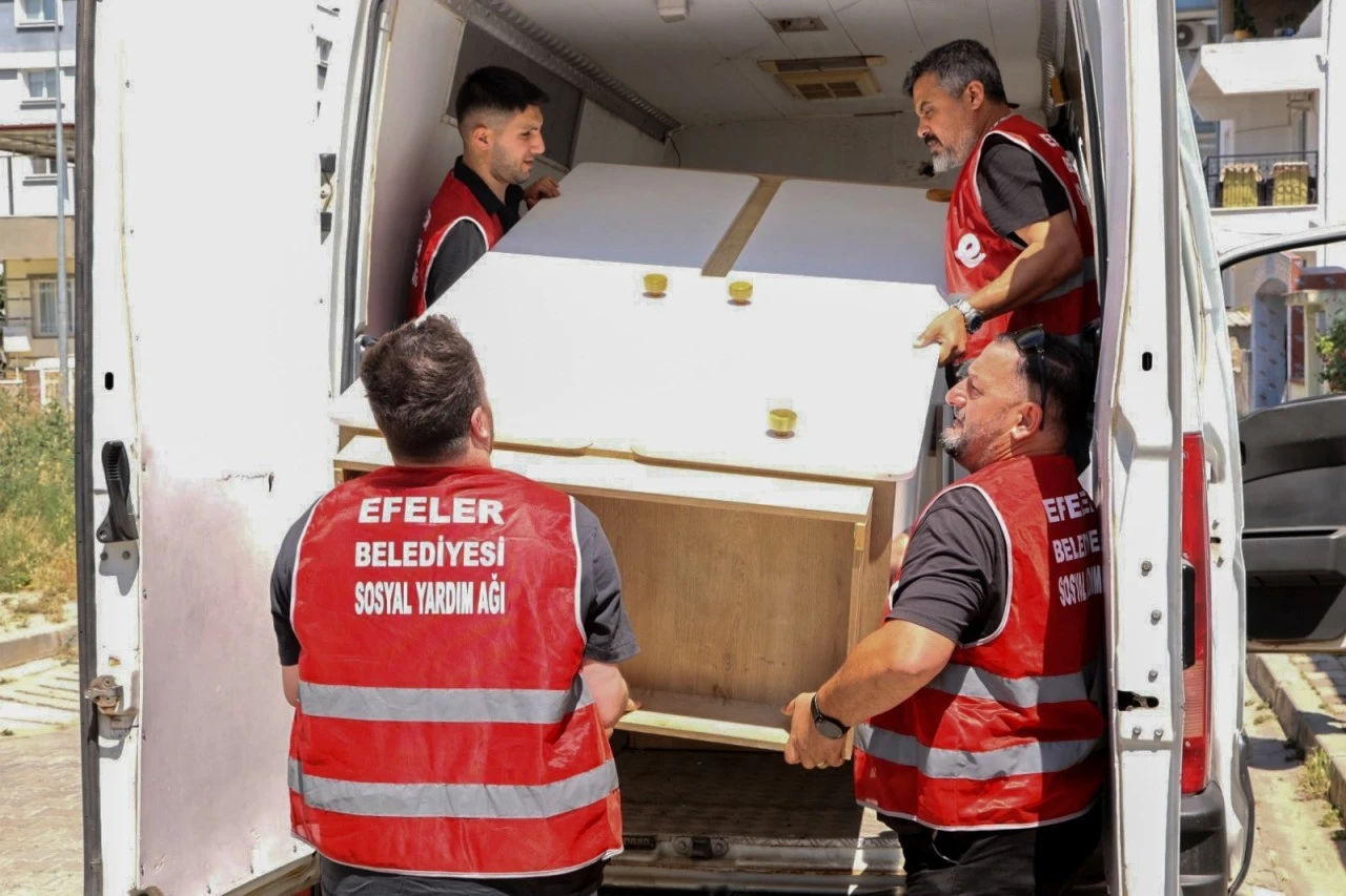 BAŞKAN YETİŞKİN VATANDAŞLARIN HAYATINA DOKUNUYOR EFESYA İLE DESTEKLER SÜRÜYOR