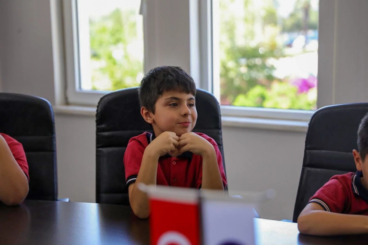DİDİM BELEDİYE BAŞKANI HATİCE GENÇAY MİNİK MİSAFİRLERİNİ AĞIRLADI