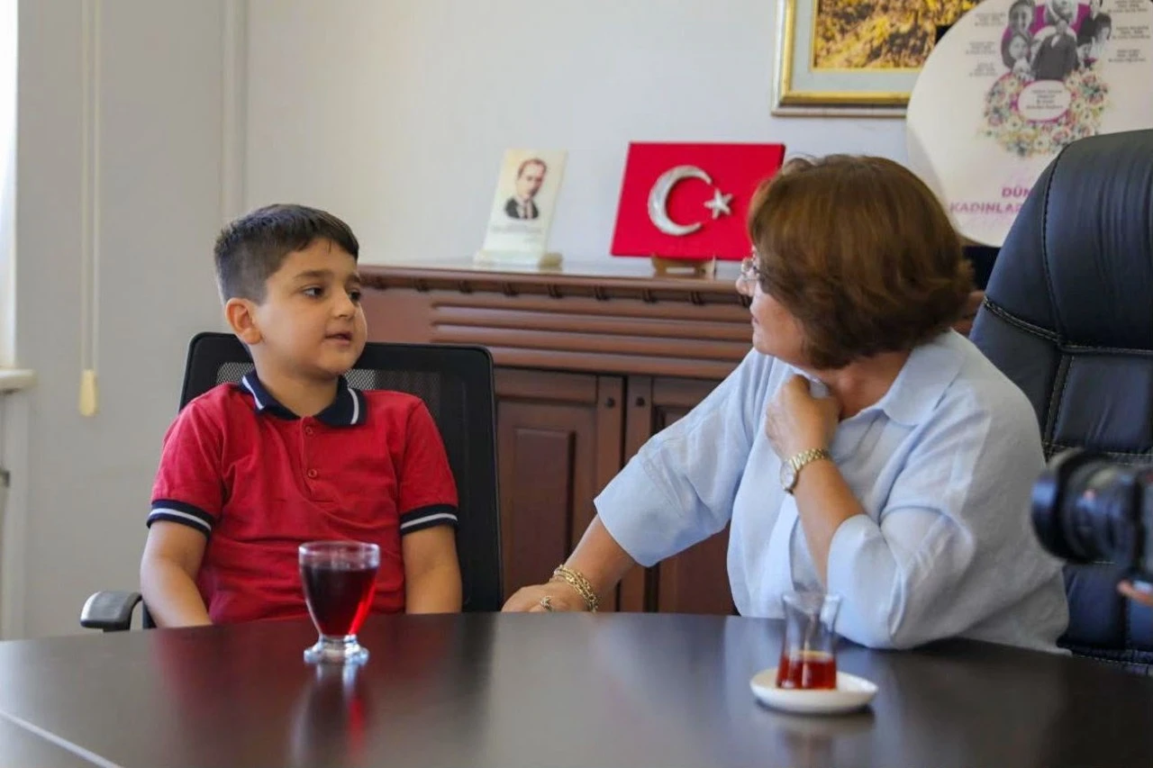 DİDİM BELEDİYE BAŞKANI HATİCE GENÇAY MİNİK MİSAFİRLERİNİ AĞIRLADI