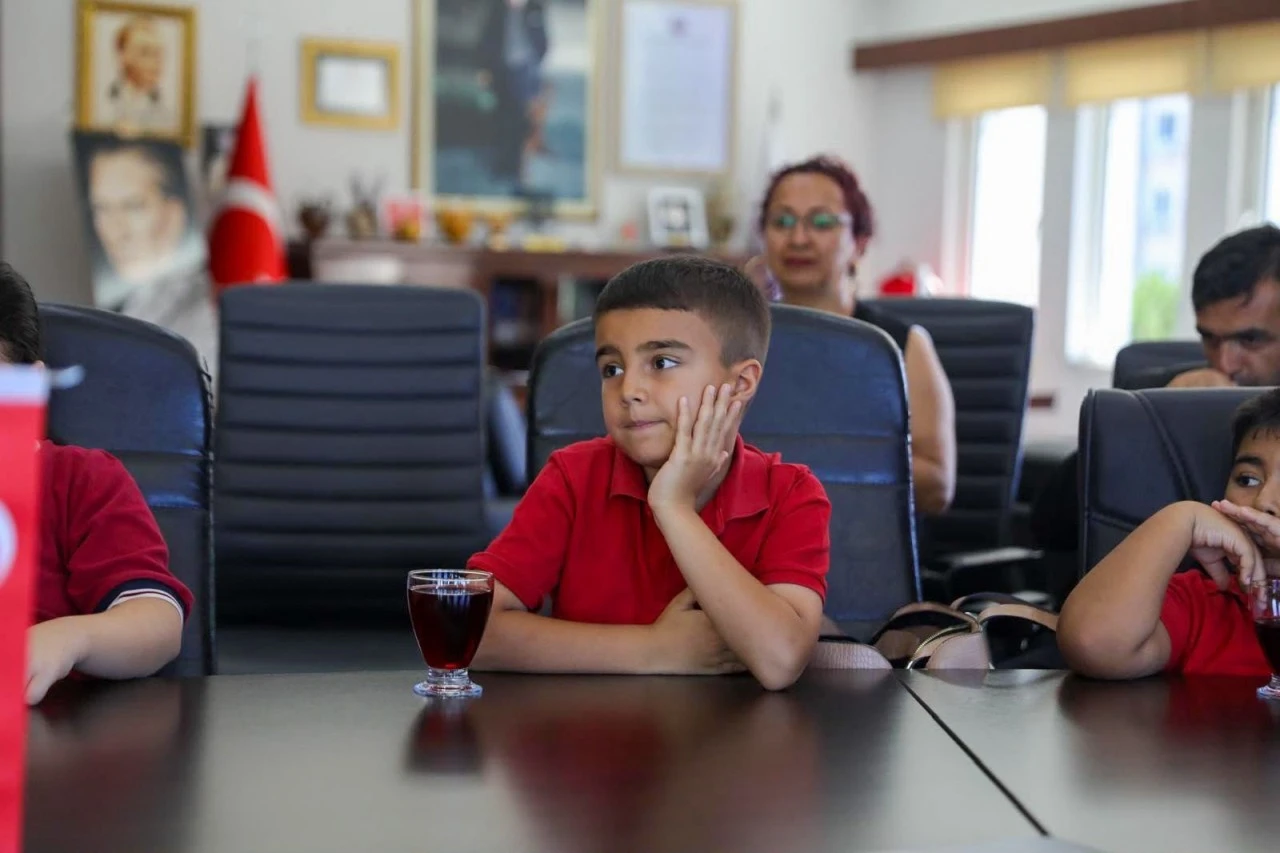 DİDİM BELEDİYE BAŞKANI HATİCE GENÇAY MİNİK MİSAFİRLERİNİ AĞIRLADI