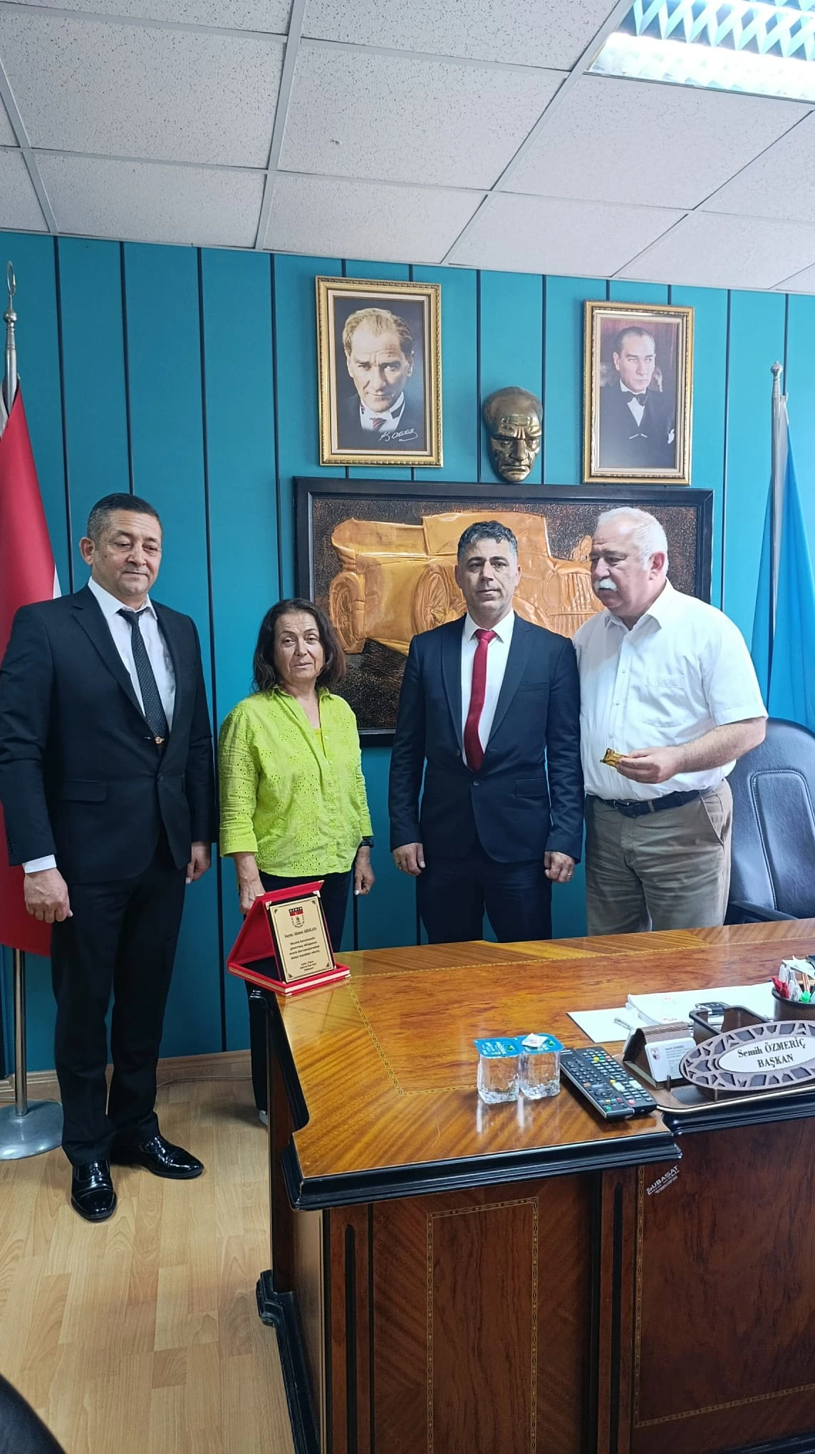 ŞEHİT EŞİNE SAYGI GÖSTEREN ŞOFÖRE PLAKET VE ALTINLA TEŞEKKÜR