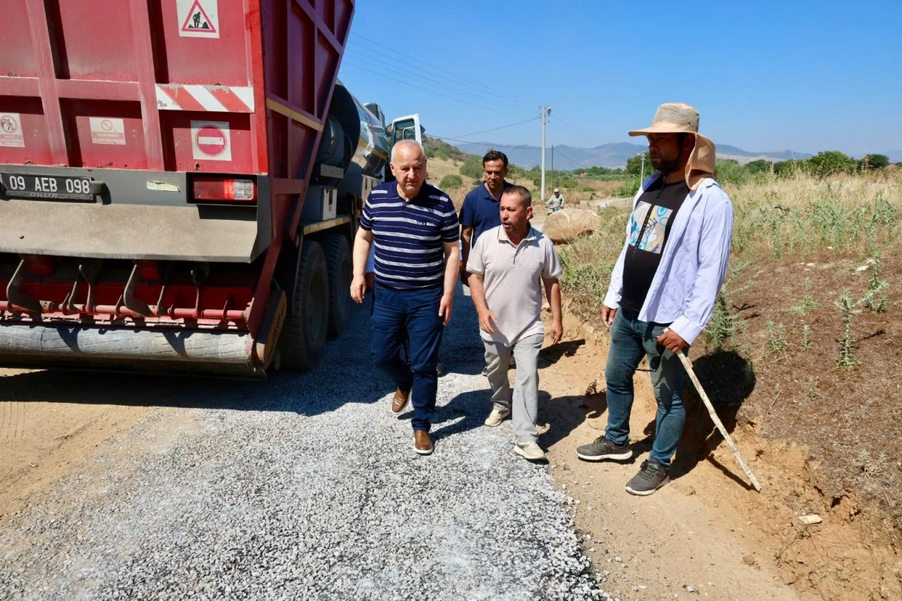 BAŞKAN KIVRAK ÖNCÜLÜĞÜNDE ASFALTLAMA ÇALIŞMALARI BAŞLADI