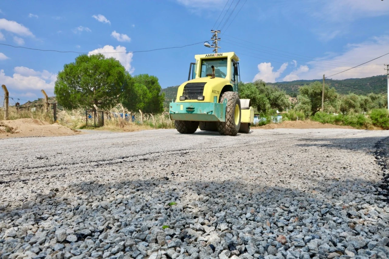 BAŞKAN KIVRAK ÖNCÜLÜĞÜNDE ASFALTLAMA ÇALIŞMALARI BAŞLADI