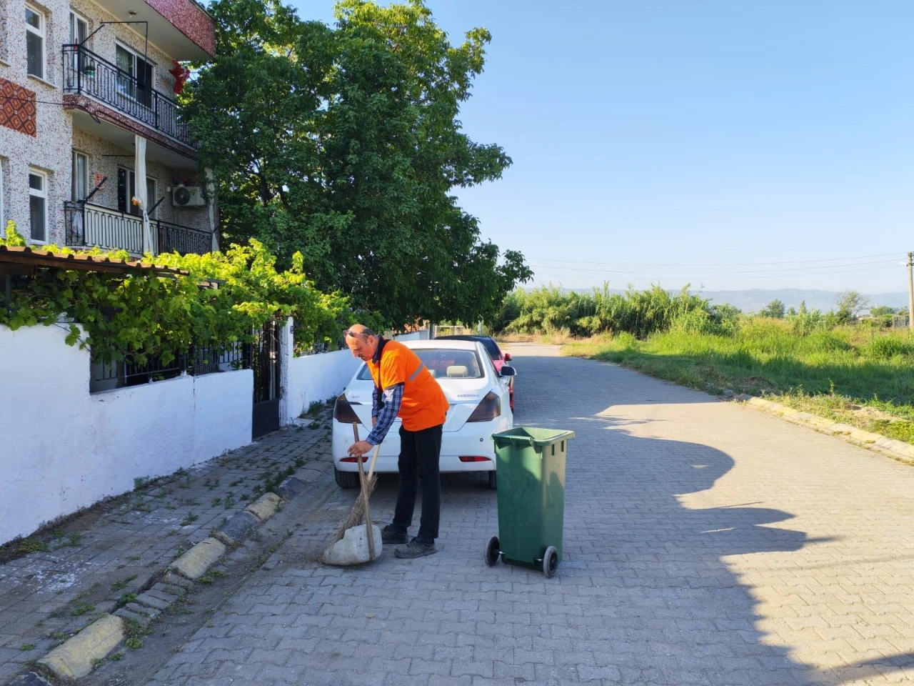 EFELER’DE TEMİZLİK SEFERBERLİĞİ GECE GÜNDÜZ SÜRÜYOR