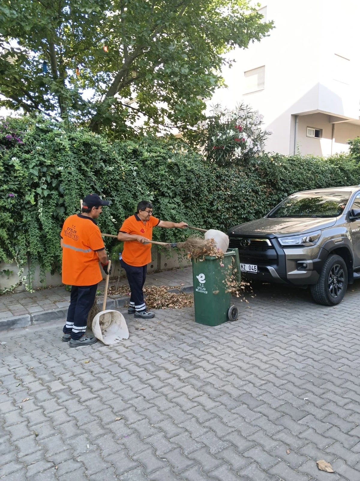 EFELER’DE TEMİZLİK SEFERBERLİĞİ GECE GÜNDÜZ SÜRÜYOR
