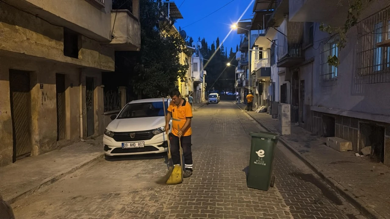EFELER’DE TEMİZLİK SEFERBERLİĞİ GECE GÜNDÜZ SÜRÜYOR