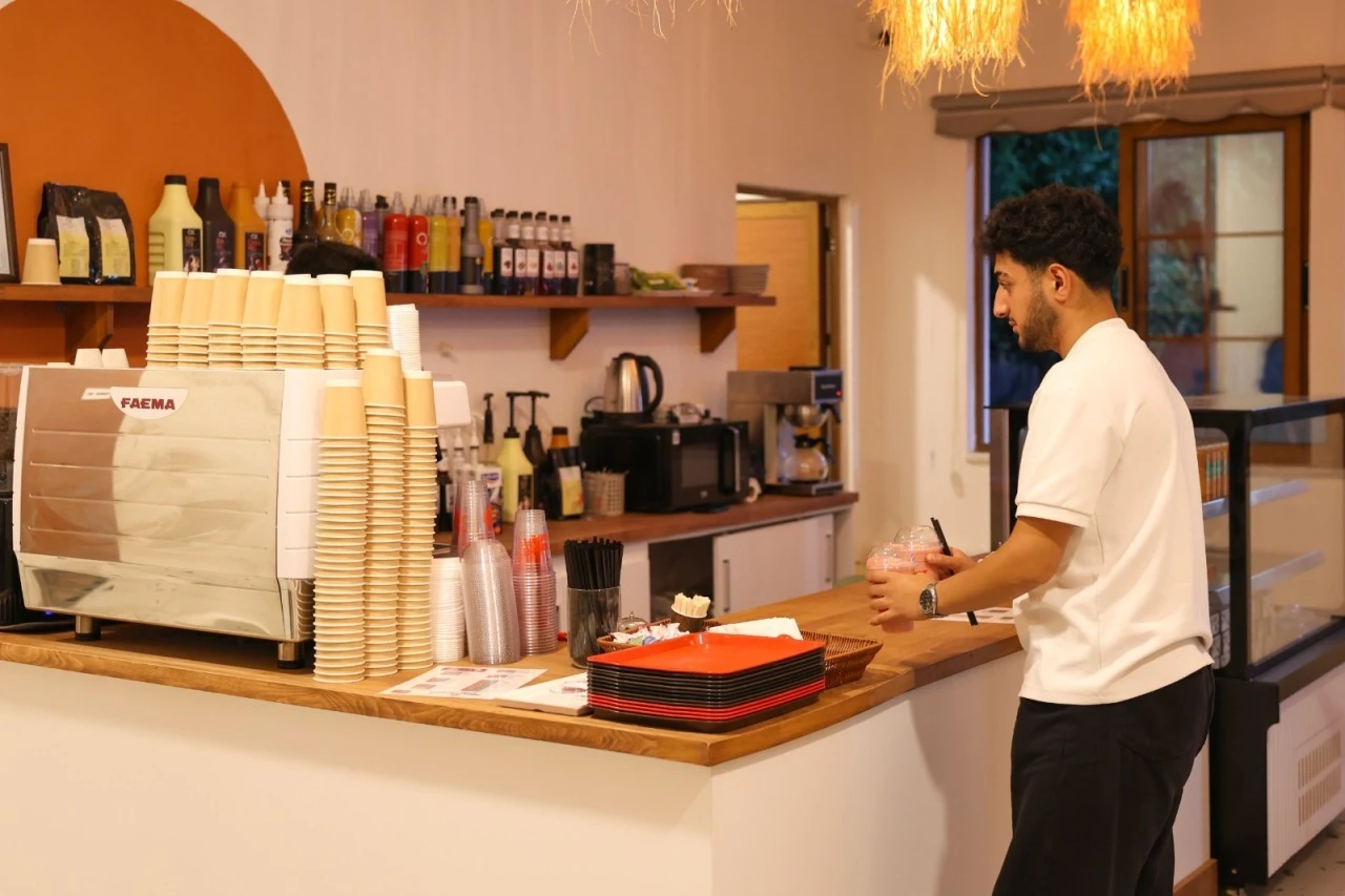 YURT KAFE VE IŞIKLI PARKI ÖĞRENCİLERİN YENİ BULUŞMA NOKTASI OLDU