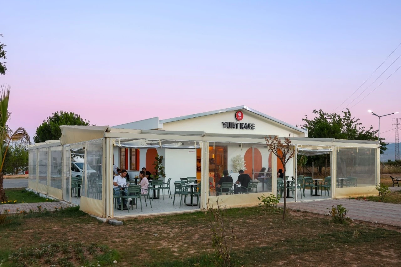 YURT KAFE VE IŞIKLI PARKI ÖĞRENCİLERİN YENİ BULUŞMA NOKTASI OLDU