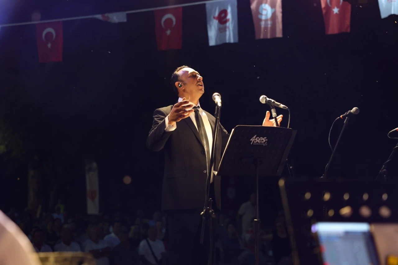 BAŞKAN YETİŞKİN’DEN PINARBAŞI’NDA SANAT ŞÖLENİ