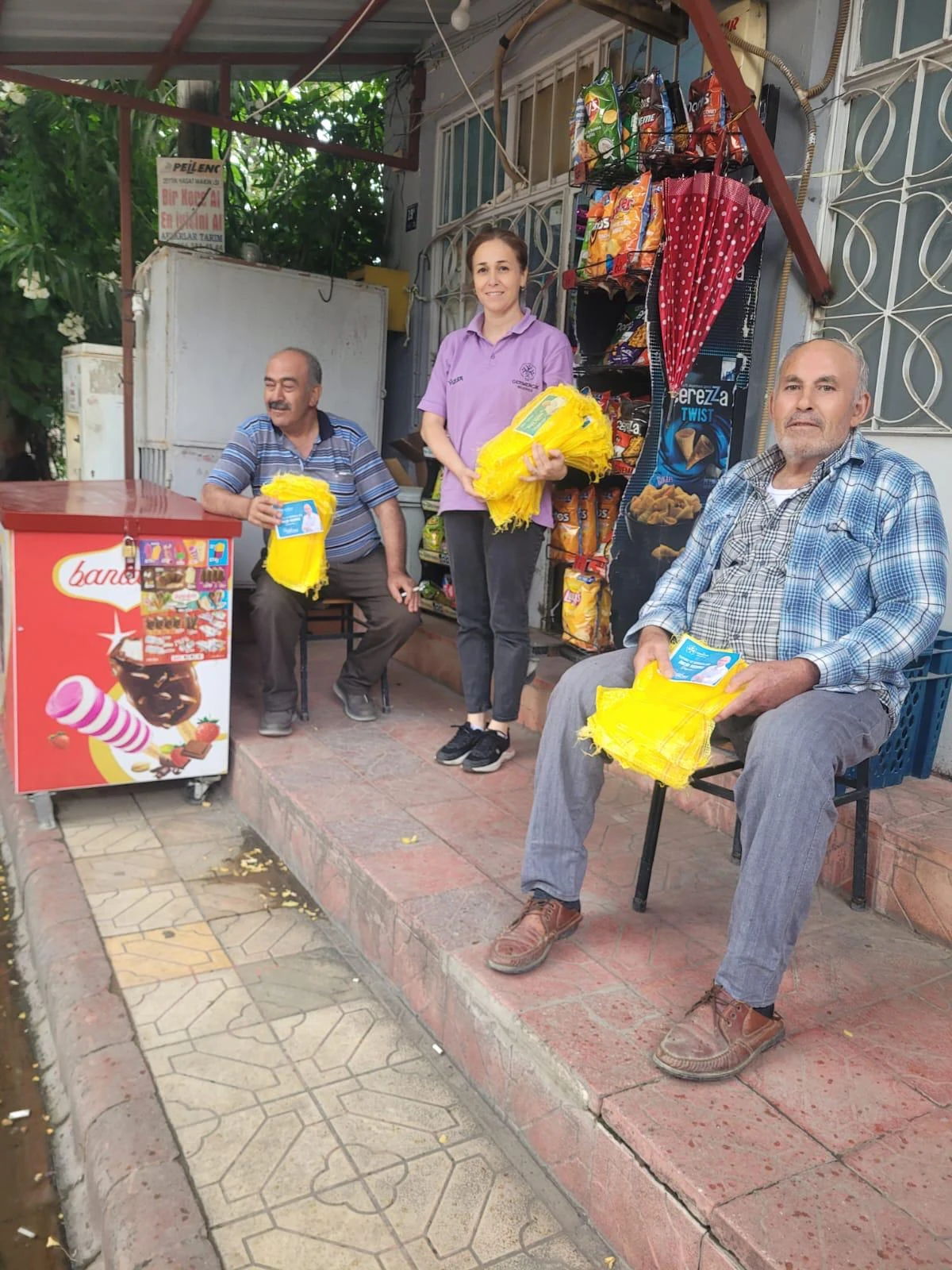 BAŞKAN ZENCİRCİ İNCİR ÜRETİCİLERİNE İĞLEK TORBASI DAĞITTI