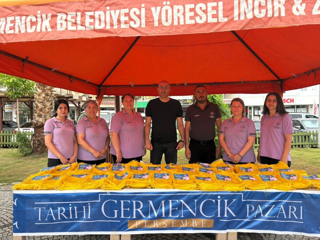 BAŞKAN ZENCİRCİ İNCİR ÜRETİCİLERİNE İĞLEK TORBASI DAĞITTI