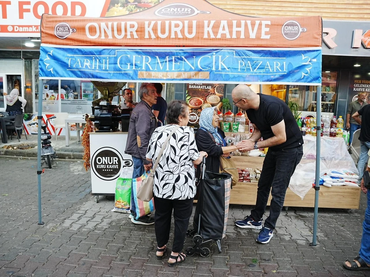 BAŞKAN ZENCİRCİ SEMT PAZARI PROJESİNİ HAYATA GEÇİRDİ