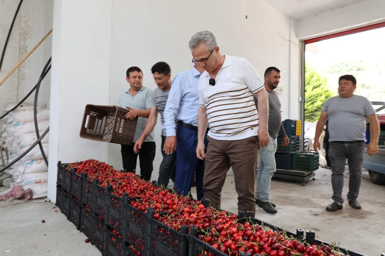BAŞKAN TETİK AŞAĞI YAKACIK’TA ÜRETİCİLER VE VATANDAŞLARLA BULUŞTU