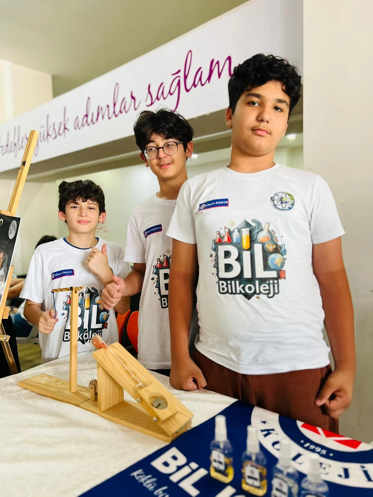 AYDIN BİL KOLEJİ'NDE GERİ DÖNÜŞÜM DEFİLESİ VE BİLİM ŞENLİĞİ BÜYÜK İLGİ GÖRDÜ