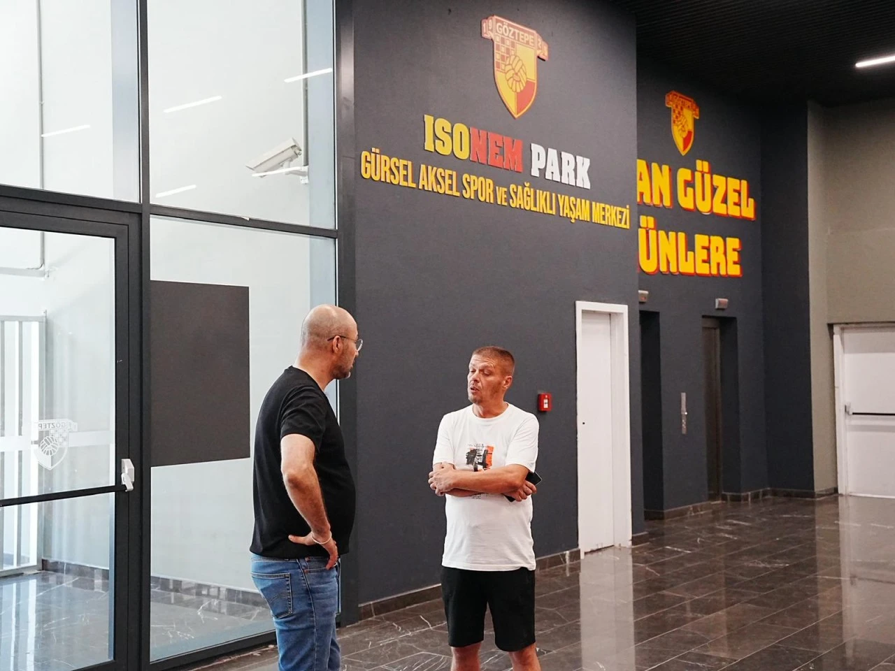 BAŞKAN ZENCİRCİ’DEN GERMENCİKLİ GENÇ FUTBOLCULARA ANLAMLI JEST