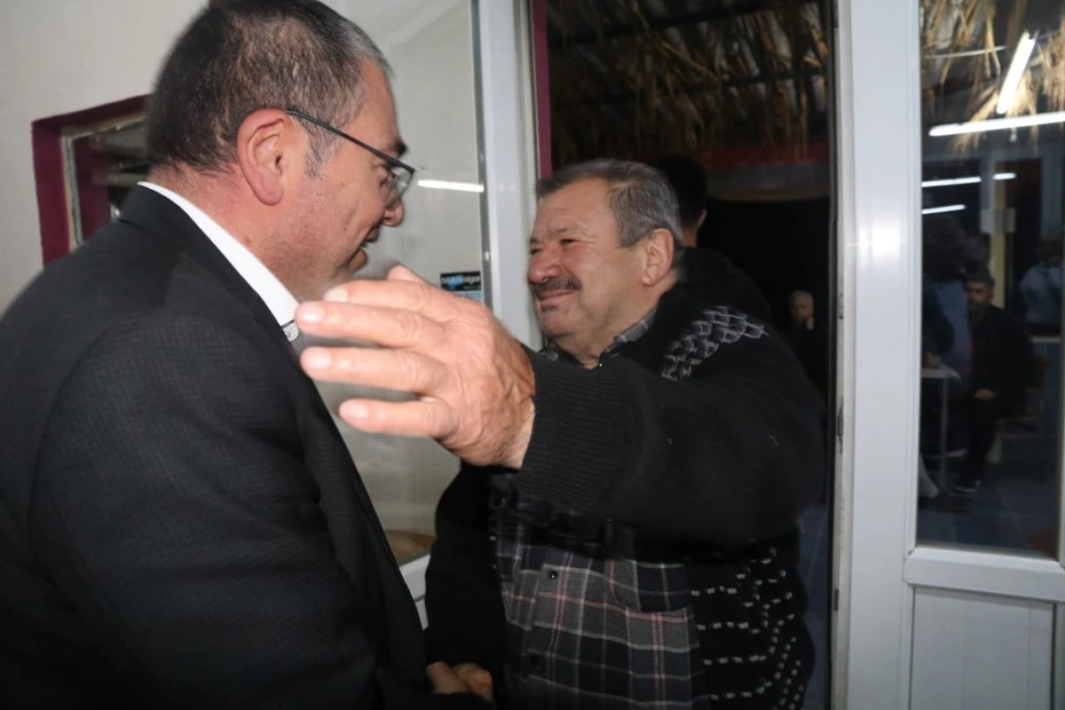 KARAKOZ'A NAZİLLİ'DE COŞKULU KARŞILAMA: MEŞALELER YAKILDI, SLOGANLAR ATILDI