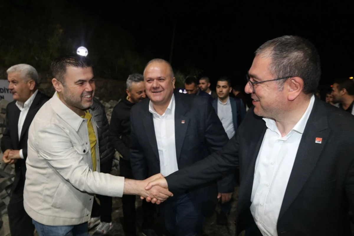 KARAKOZ'A NAZİLLİ'DE COŞKULU KARŞILAMA: MEŞALELER YAKILDI, SLOGANLAR ATILDI