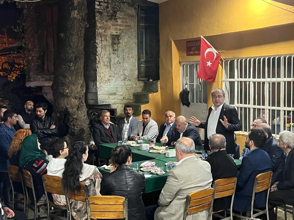 KARAKOZ'A NAZİLLİ'DE COŞKULU KARŞILAMA: MEŞALELER YAKILDI, SLOGANLAR ATILDI