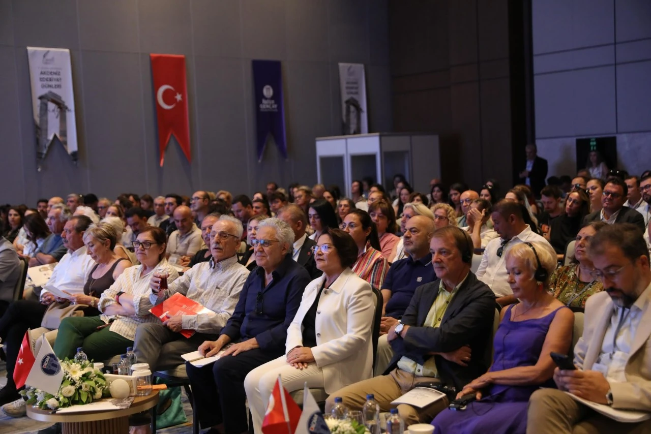 DİDYMA V. ULUSLARARASI AKDENİZ EDEBİYAT GÜNLERİ MUHTEŞEM BİR KAPANIŞ GECESİYLE TAMAMLANDI