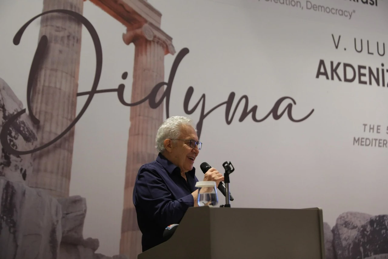 DİDYMA V. ULUSLARARASI AKDENİZ EDEBİYAT GÜNLERİ MUHTEŞEM BİR KAPANIŞ GECESİYLE TAMAMLANDI