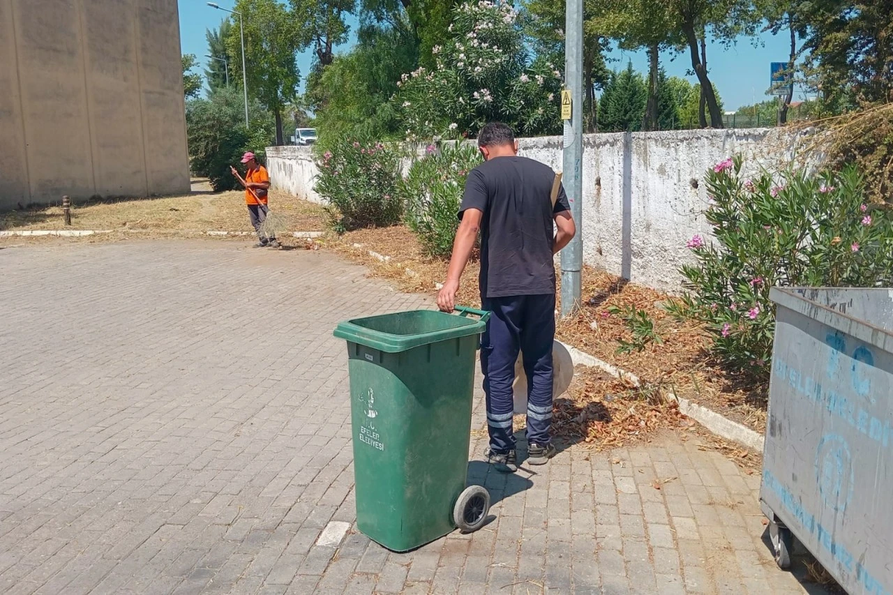 EFELER BELEDİYESİ’NDEN GIDA ÇARŞISI’NDA TEMİZLİK ÇALIŞMASI