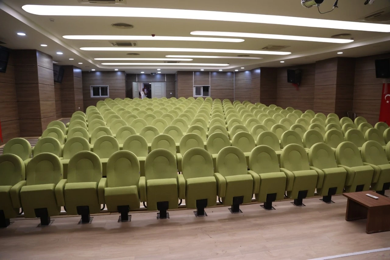 EFELER’DE KÜLTÜR VE SANATIN YENİ ADRESİ MUZAFFER İZGÜ OLDU