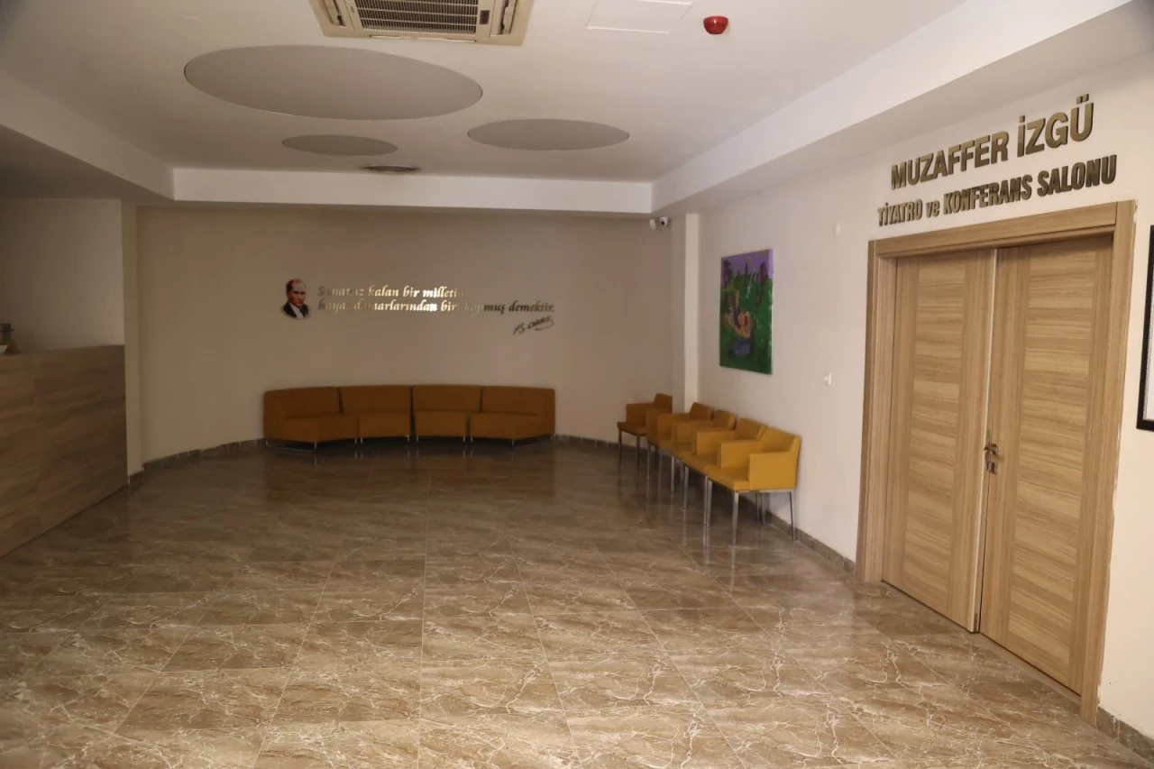 EFELER’DE KÜLTÜR VE SANATIN YENİ ADRESİ MUZAFFER İZGÜ OLDU