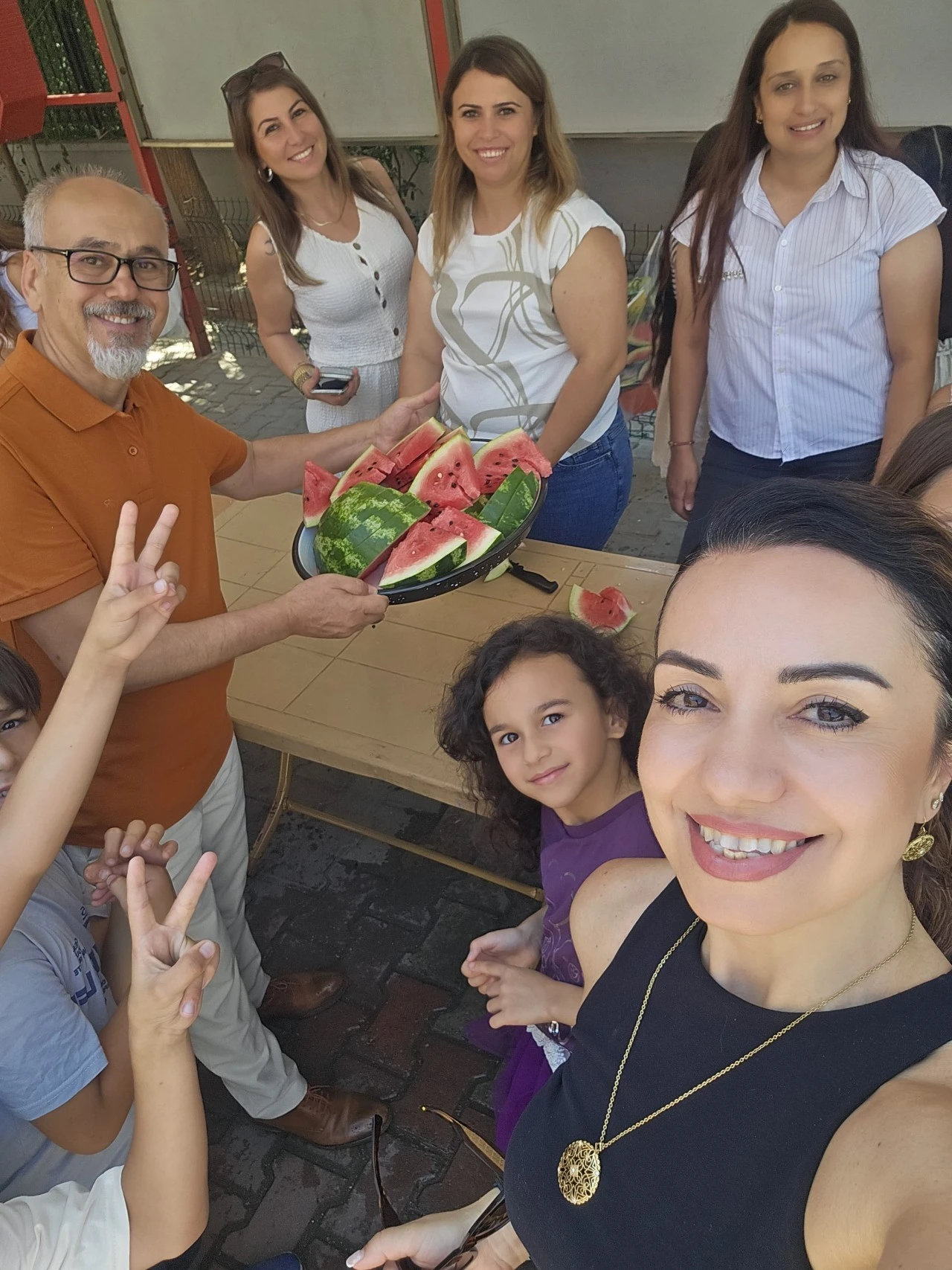 YEDİEYLÜL İLKOKULU'NDA KARNE GÜNÜNE KARPUZ ŞÖLENİ DAMGA VURDU