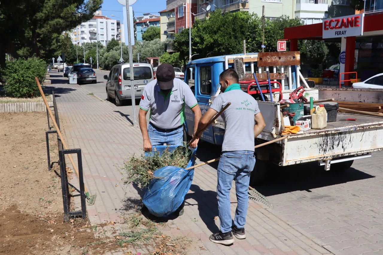NAZİLLİ’DE ÇOCUK OYUN VE SPOR ALANLARI BAKIMA ALINDI