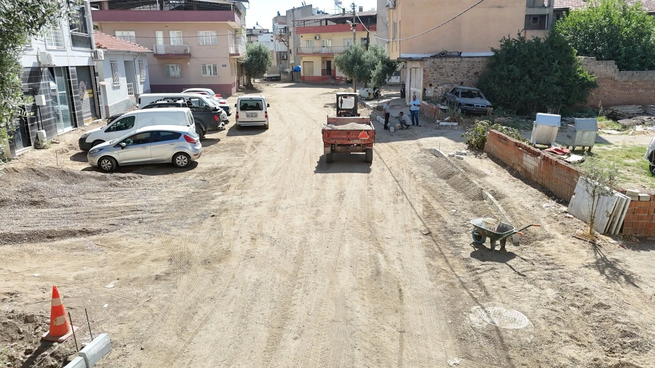 NAZİLLİ BELEDİYESİ’NDEN YOL YAPIMINDA BÜYÜK ATILIM: NAZİLLİ ŞANTİYEYE DÖNDÜ