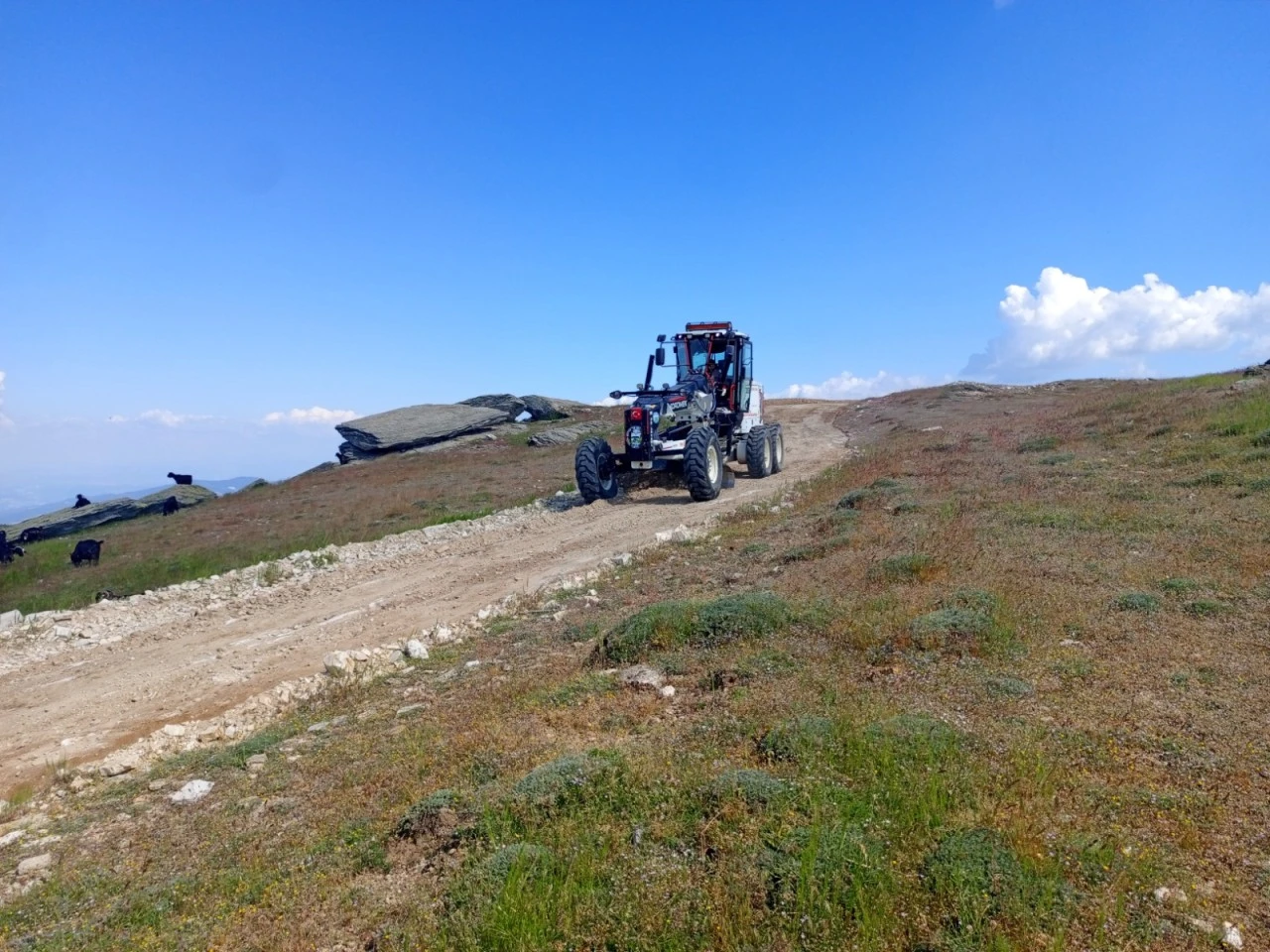 MADRAN VE KORUMAZ YAYLA YOLUNDA YAZ SEZONU ÖNCESİ DÜZENLEME ÇALIŞMALARI TAMAMLANDI