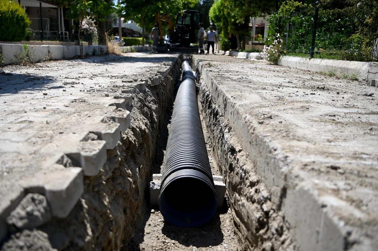 KUŞADASI'NDA KÖKLÜ ALTYAPI SORUNLARI ÇÖZÜME KAVUŞUYOR