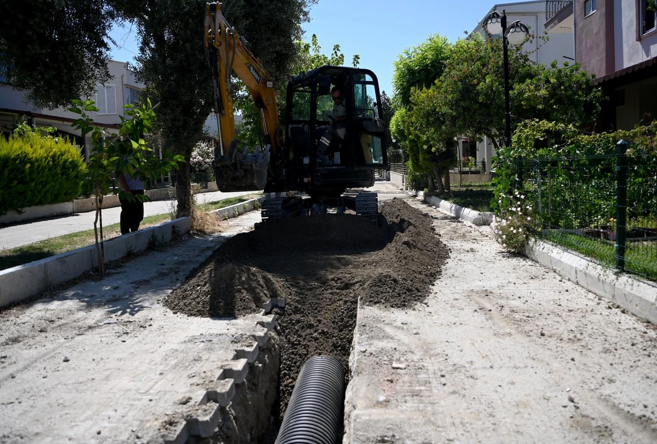 KUŞADASI'NDA KÖKLÜ ALTYAPI SORUNLARI ÇÖZÜME KAVUŞUYOR