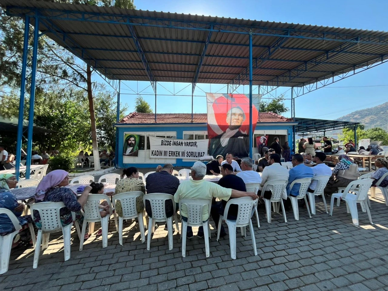 MHP AYDIN TEŞKİLATI AKÇEŞME'DE AŞURE LOKMASINDA BULUŞTU