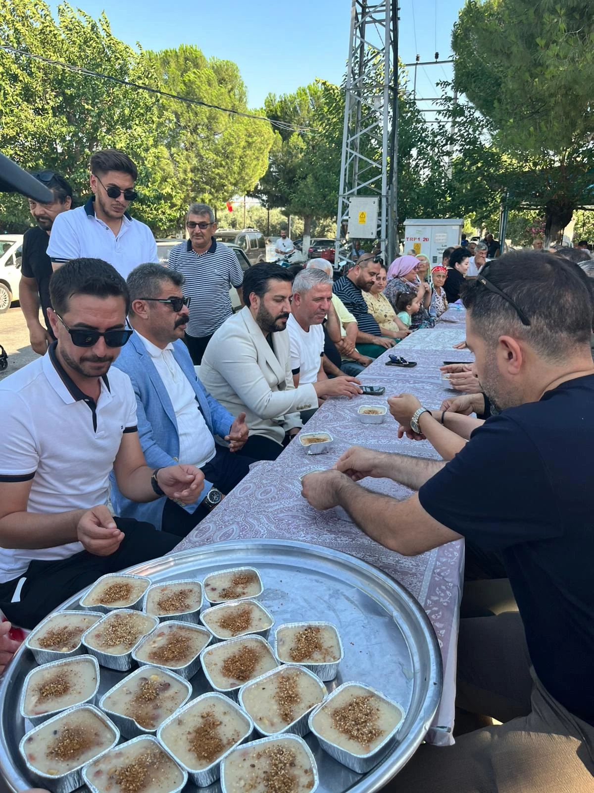 MHP AYDIN TEŞKİLATI AKÇEŞME'DE AŞURE LOKMASINDA BULUŞTU