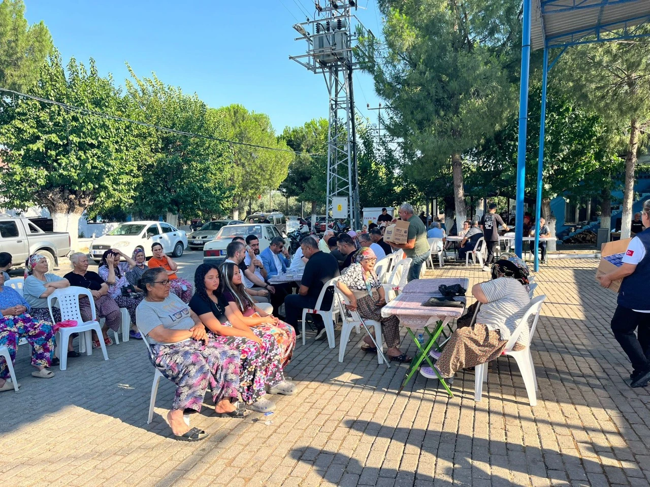 MHP AYDIN TEŞKİLATI AKÇEŞME'DE AŞURE LOKMASINDA BULUŞTU