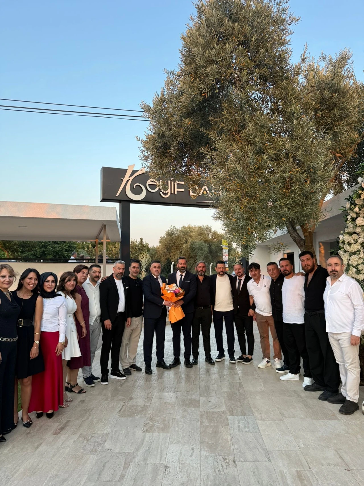 AYDINLI BERBER VE KUAFÖRLER DAYANIŞMA GECESİNDE BULUŞTU
