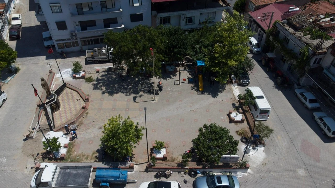 YAZIKENT ATATÜRK MEYDAN PARKI'NDA PEYZAJ VE ÇEVRE DÜZENLEME ÇALIŞMALARI TAMAMLANDI