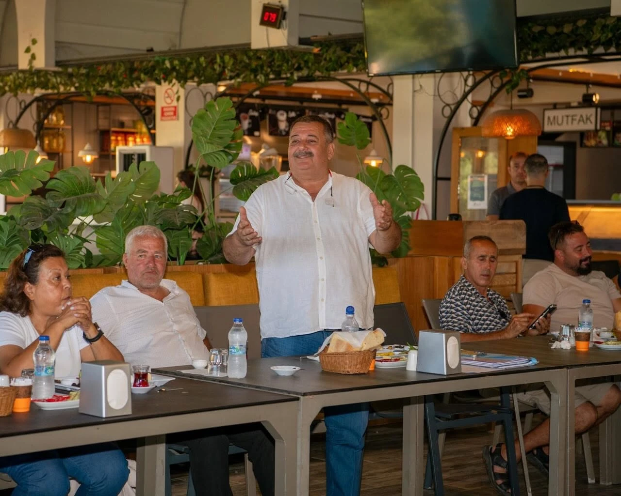 BAŞKAN VEKİLİ DEMİRTAŞ, MAHALLE MUHTARLARIYLA BİR ARAYA GELDİ
