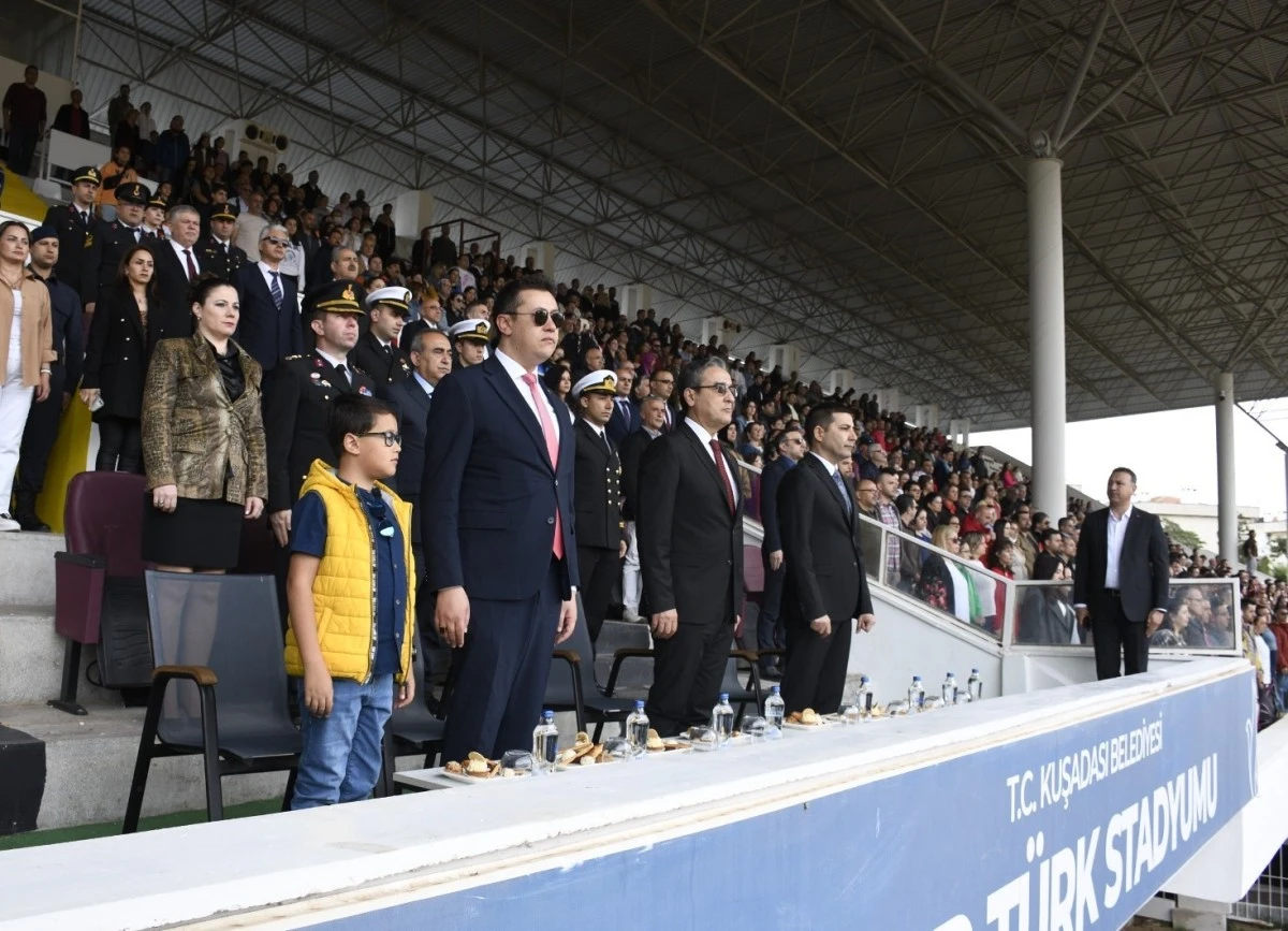 Kuşadası’nda 23 Nisan Ulusal Egemenlik Ve Çocuk Bayramı coşkuyla kutlandı
