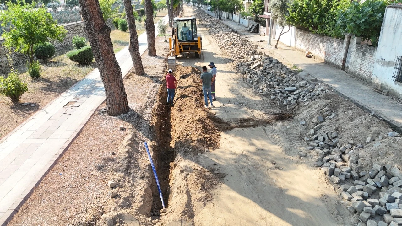 YOL, PARK, ALTYAPI ÇALIŞMALARI EŞ ZAMANLI DEVAM EDİYOR