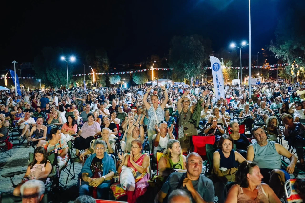DİDİM LAVANTA & AROMATERAPİ FESTİVALİ, MUHTEŞEM SUZAN KARDEŞ KONSERİYLE BAŞLADI