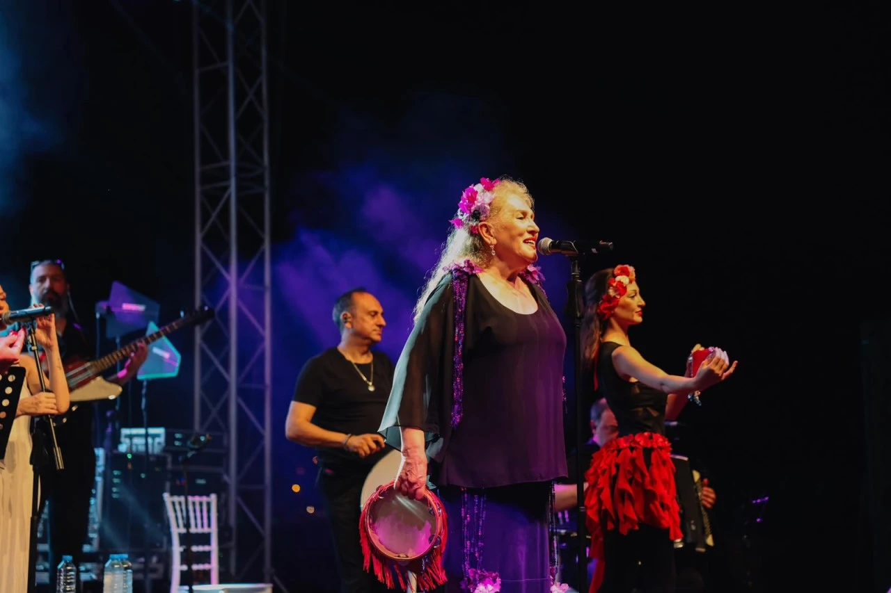 DİDİM LAVANTA & AROMATERAPİ FESTİVALİ, MUHTEŞEM SUZAN KARDEŞ KONSERİYLE BAŞLADI