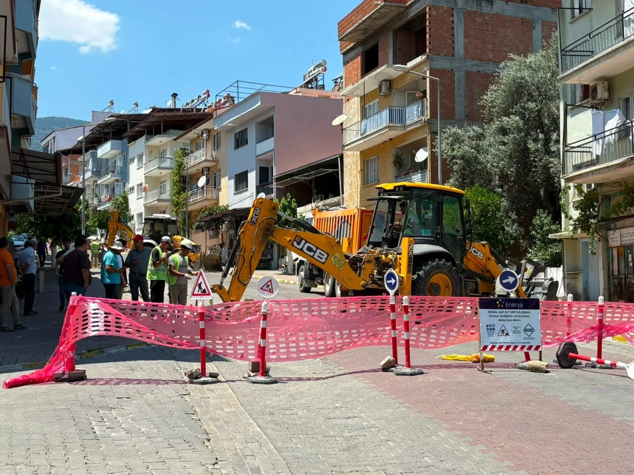 Başkan Özel Müjdeyi Verdi: “Doğalgaz İçin İlk Kazma Vuruldu”