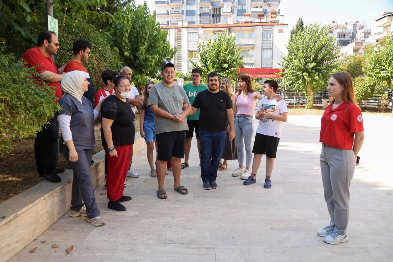 EFAK’TAN OTİZM YAŞAM MERKEZİ’NDE HAYAT KURTARAN TATBİKAT