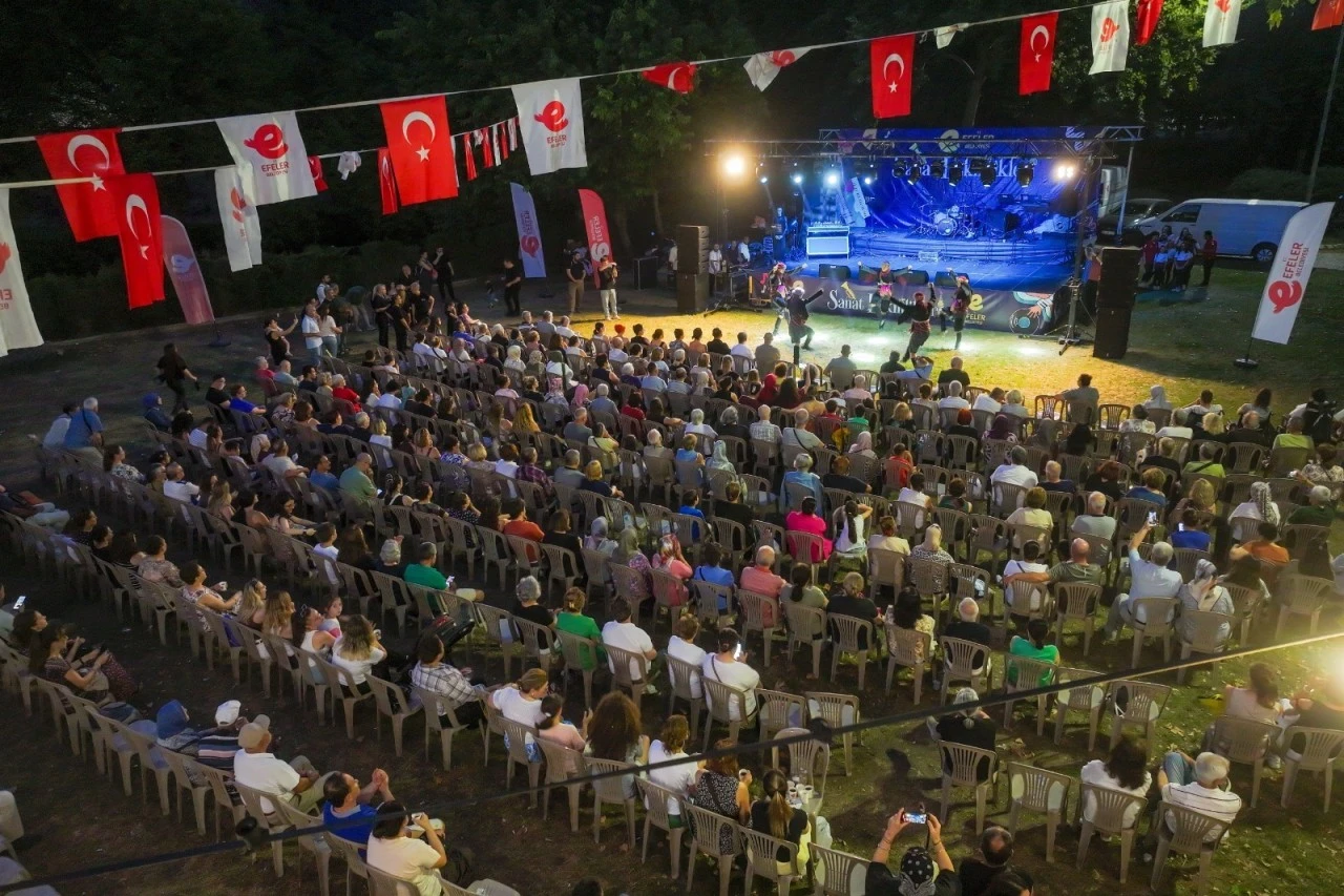 BAŞKAN YETİŞKİN’LE VATANDAŞLAR SANATA DOYDU