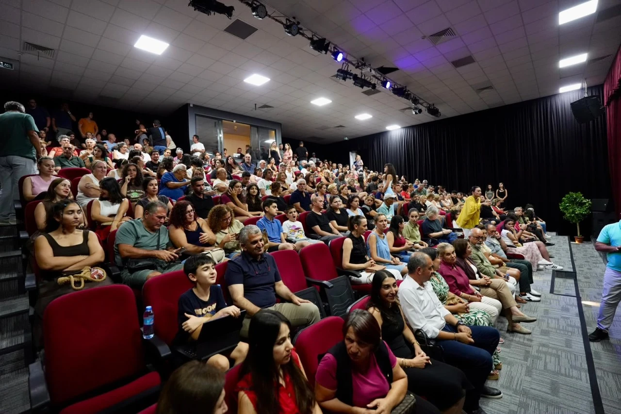 DİDİM BELEDİYESİ DİGEM SANAT AKADEMİSİ SAHNESİ'Nİ “AŞK LİSTESİ” İLE YENİDEN SANATLA BULUŞTURDU