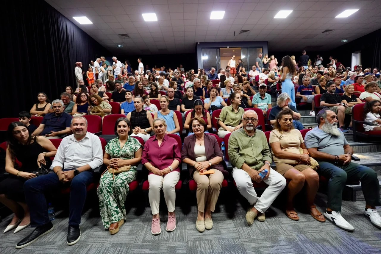 DİDİM BELEDİYESİ DİGEM SANAT AKADEMİSİ SAHNESİ'Nİ “AŞK LİSTESİ” İLE YENİDEN SANATLA BULUŞTURDU