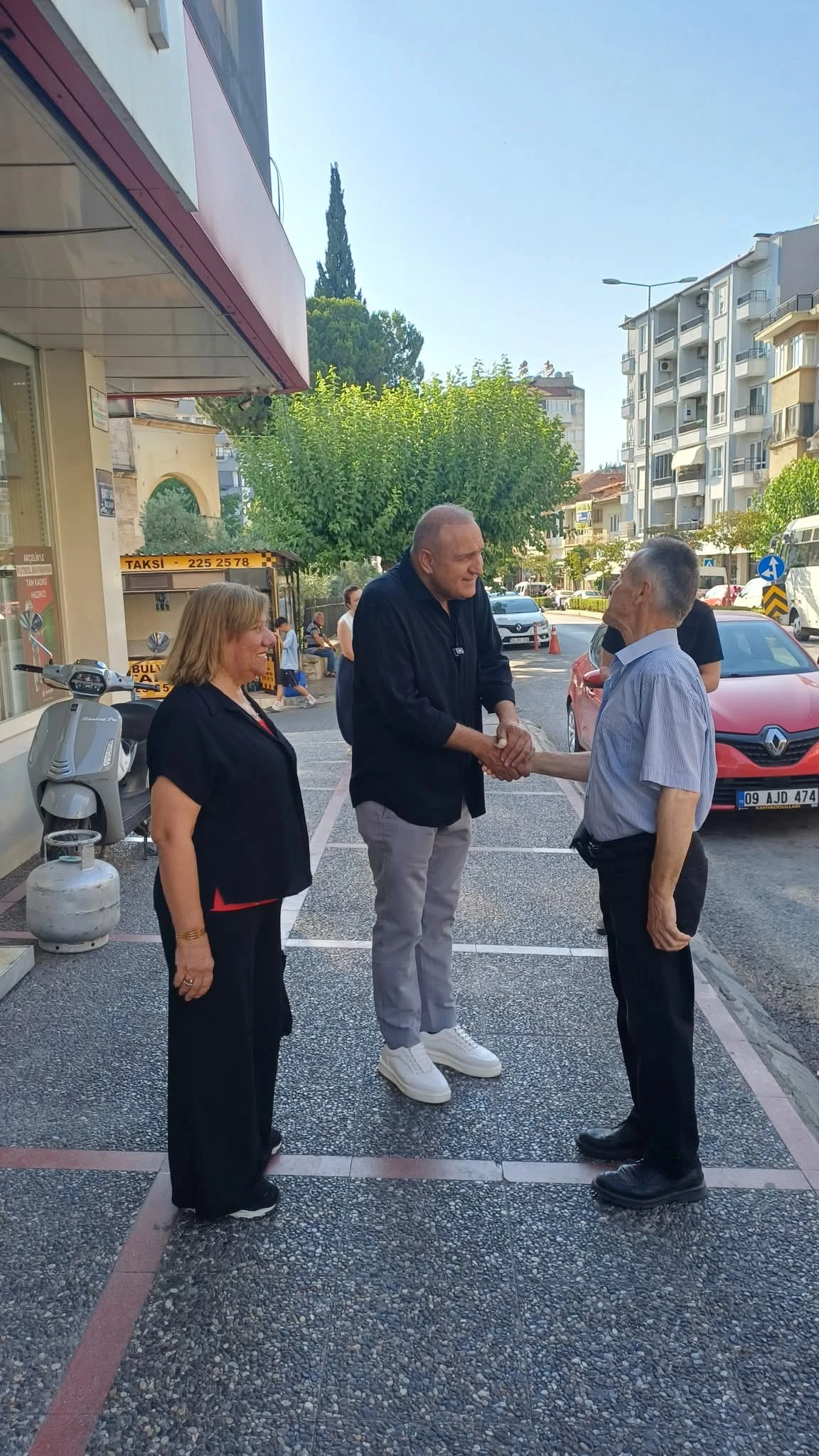 İ PARTİ AYDIN'DAN ÇARŞI ÇIKARMASI: