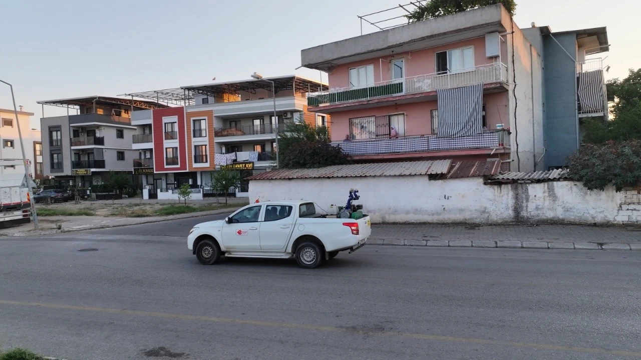 EFELER'DE İLAÇLAMA MESAİSİ HIZ KESMİYOR